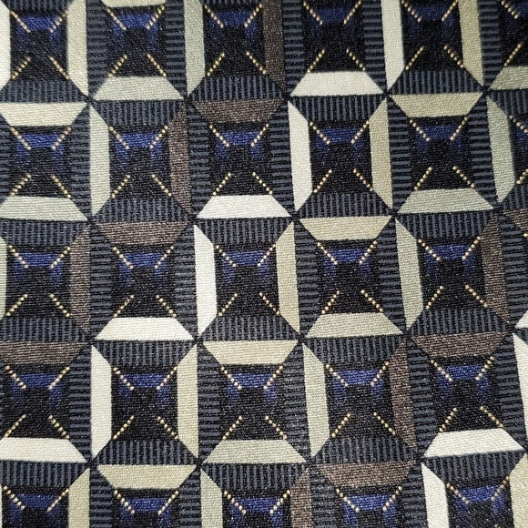 Square Patterned Tie - NEW - Picture 3 of 7